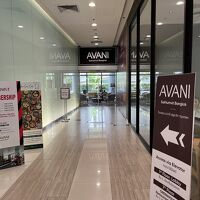 隣のショッピングモールを抜けて、駅へ