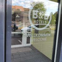 エレベーターは内部に回数表示が無い貨物用みたいなの１基。