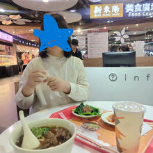 新東陽美食廣場 (桃園国際空港)