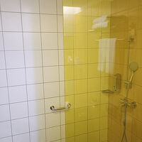 清潔なシャワールーム