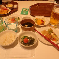朝食ビュッフェは生ビールもあります。