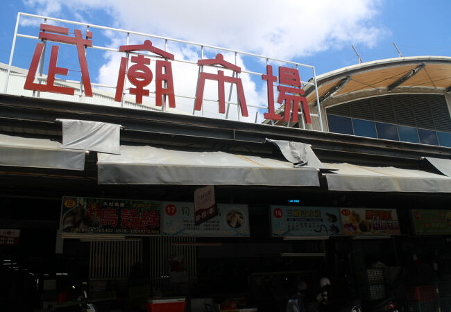 高雄關帝廟の前