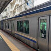 東海道線から横須賀線に乗り換えするのに便利な駅です。