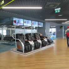 …マッサージチェアも置いてありました。