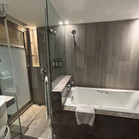 深めのバスタブがありがたい。