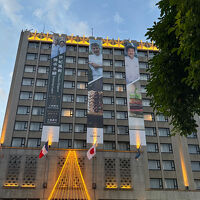 大通りに面しています。向いにはコンビニがあるので便利。