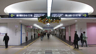 クリスマスモードの札幌駅前通地下歩行空間 チ カ ホ