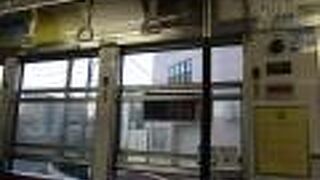 非冷房車が走っています