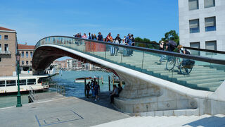 コスティトゥツィオーネ橋 (カラトラヴァ橋)