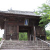 肥前の国一宮与止日女神社の西門から実相院仁王門が観えます。与止日女神社と併せて訪問することをお勧めします。