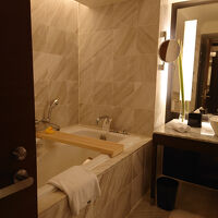 バスタブにはおもちゃのアヒル