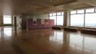 石川県庁は県内2位の高さ（1位はポルテ金沢）を誇り、最上階は展望フロアとして東西南北全方向解放されています