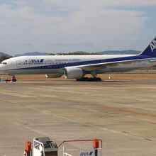 大型機はＢ７７７型機