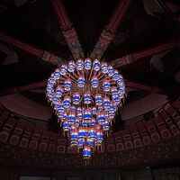 ロビーに素敵なシャンデリア