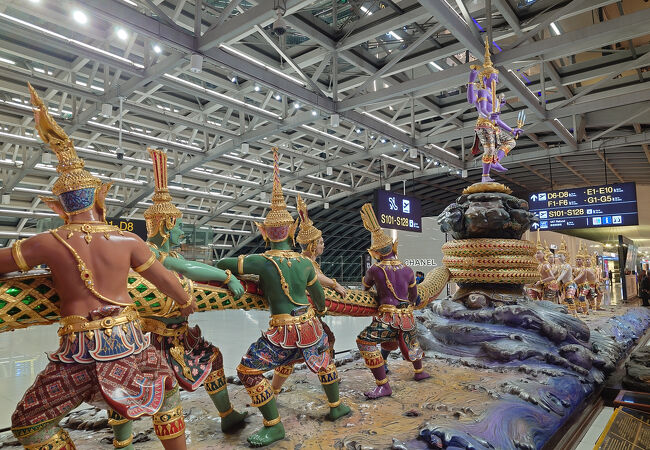 巨大な24時間空港
