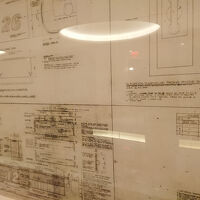 ホテル内には設計図面が飾られていた。