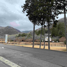 その前の神社駐車場です。