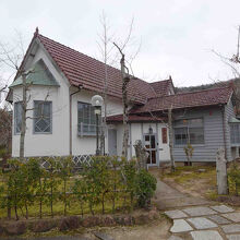 少年山荘。これも目印。