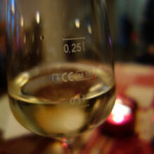 メモリの付いたワイングラス