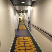 船内の廊下