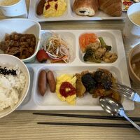 朝食。おかずの種類も豊富です。