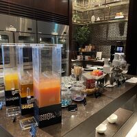 クラブラウンジのフード&ドリンクエリア