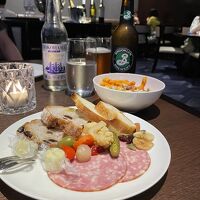 カクテルタイムはアルコールとオードブル系 食事系は無し