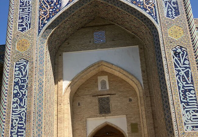 ナディール ディヴァンベキ メドレセ