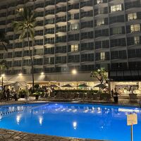 プールと立地は良し！