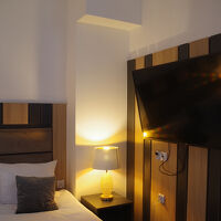 部屋やテレビの大きさは満足で唯一ベッドの質だけが平均的でした