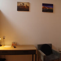 デスクやミニバーの設備もあり、コスパ高いです！