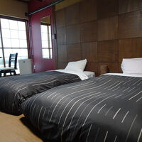 畳敷きの和室にベット