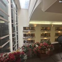 吹き抜けの新館