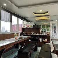 朝食会場(狭いし汚い）