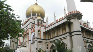 アラブ系の住民が