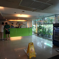 フロント。基本、日本語は通じない