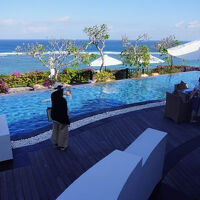 プールも広くて雰囲気が良い