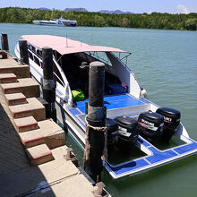 エンジンが4発付いているので早いけど凪でも揺れます