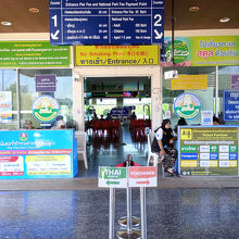 建物への入口、ここで入島税を払います