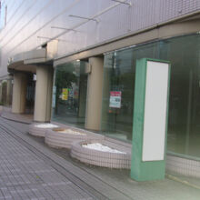 玄関やロビーも広め