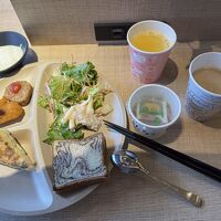 朝食のビュッフェ