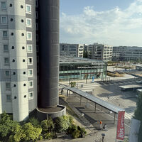 空港のターミナルが見えます