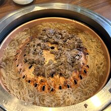 細い蕎麦(香りが良い)を炒めて、これがまた美味