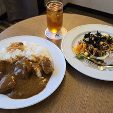 ホテルのテイクアウトのビーフカレー