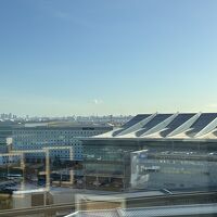 展望露天風呂施設のロビーから飛行場が見えました。