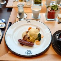 朝食 エッグベネディクトなど