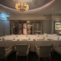 ディナーで伺ったレストランの内装