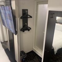 テレビは他のアパホテル同様でかいです