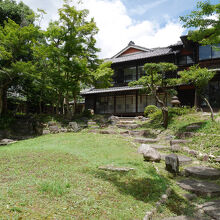 南庭園は毎週水曜日と土曜日の公開です