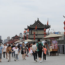 門の上に建つ明時代建造と想定される楼閣。